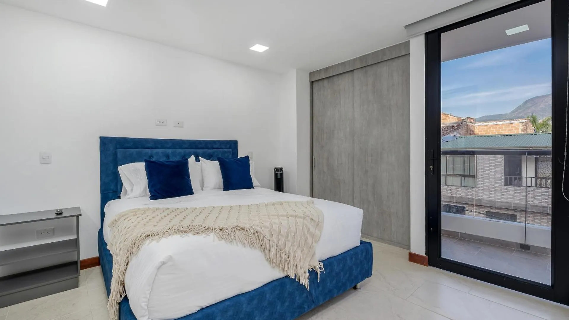 Apartamento Medellin-Cerca Al Poblado-201 Colombia